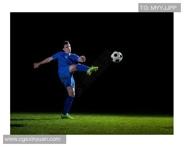 黑色背景下的足球明星人物魅力展现与传奇故事探秘